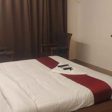Capital O 69831 Hotel Mount Heera Madras Buitenkant foto