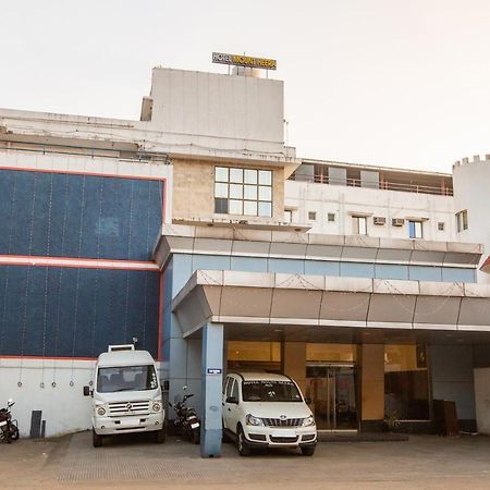 Capital O 69831 Hotel Mount Heera Madras Buitenkant foto