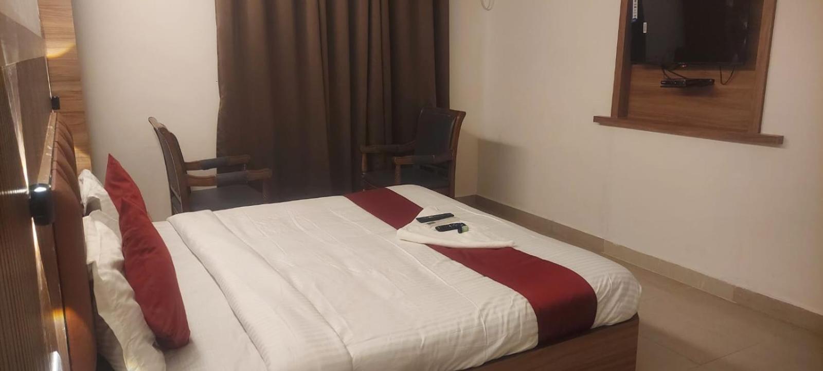Capital O 69831 Hotel Mount Heera Madras Buitenkant foto