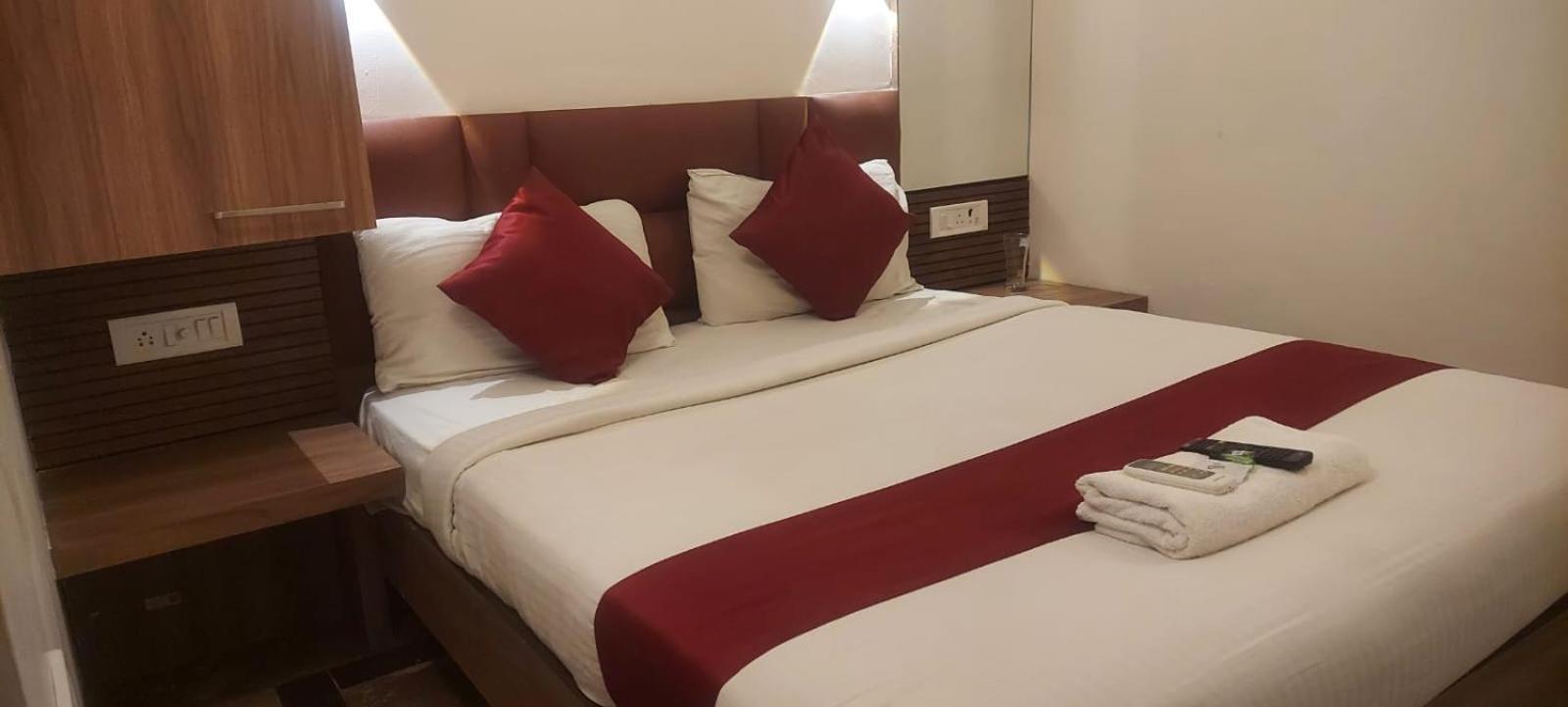 Capital O 69831 Hotel Mount Heera Madras Buitenkant foto