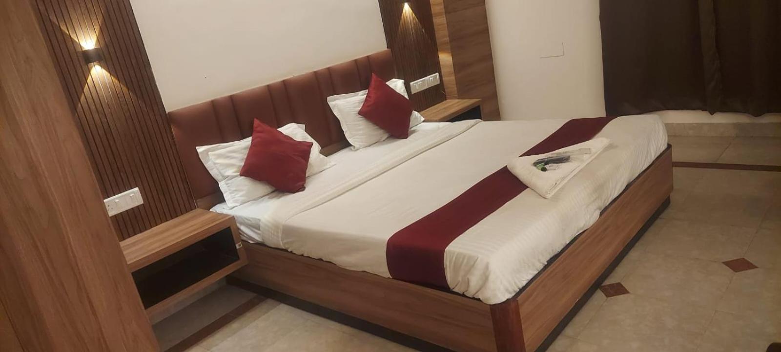 Capital O 69831 Hotel Mount Heera Madras Buitenkant foto
