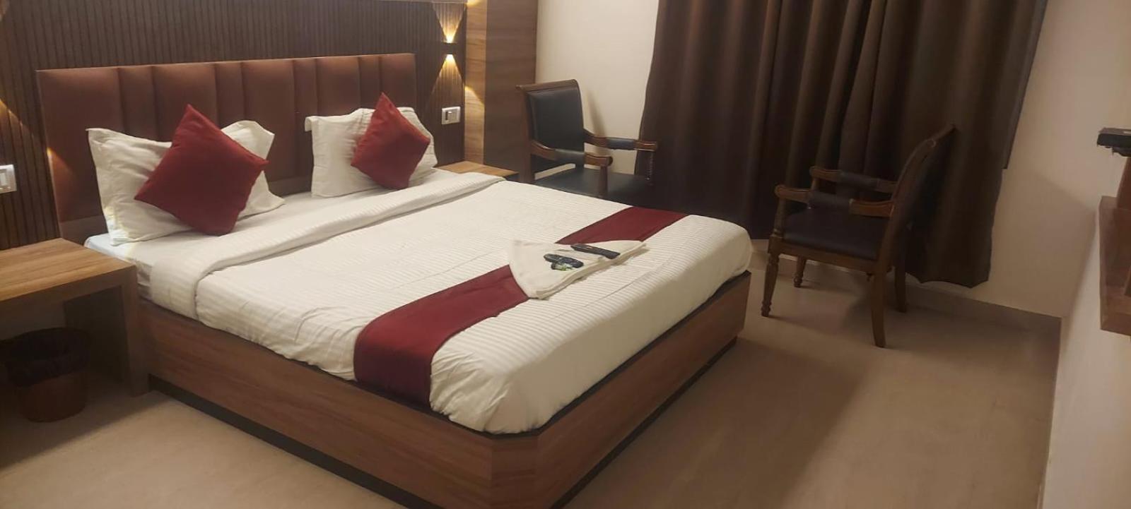 Capital O 69831 Hotel Mount Heera Madras Buitenkant foto