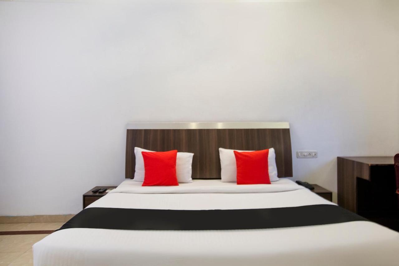 Capital O 69831 Hotel Mount Heera Madras Buitenkant foto