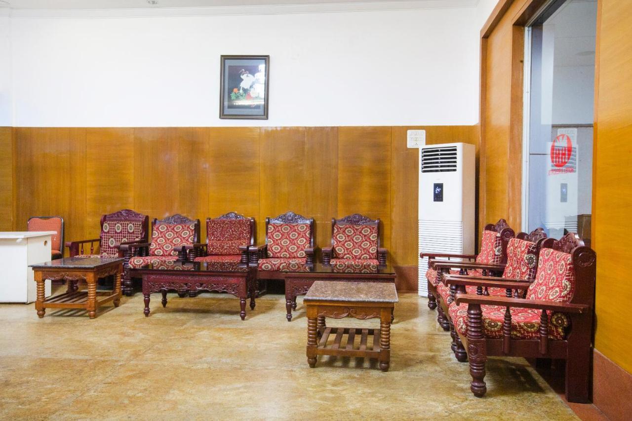 Capital O 69831 Hotel Mount Heera Madras Buitenkant foto