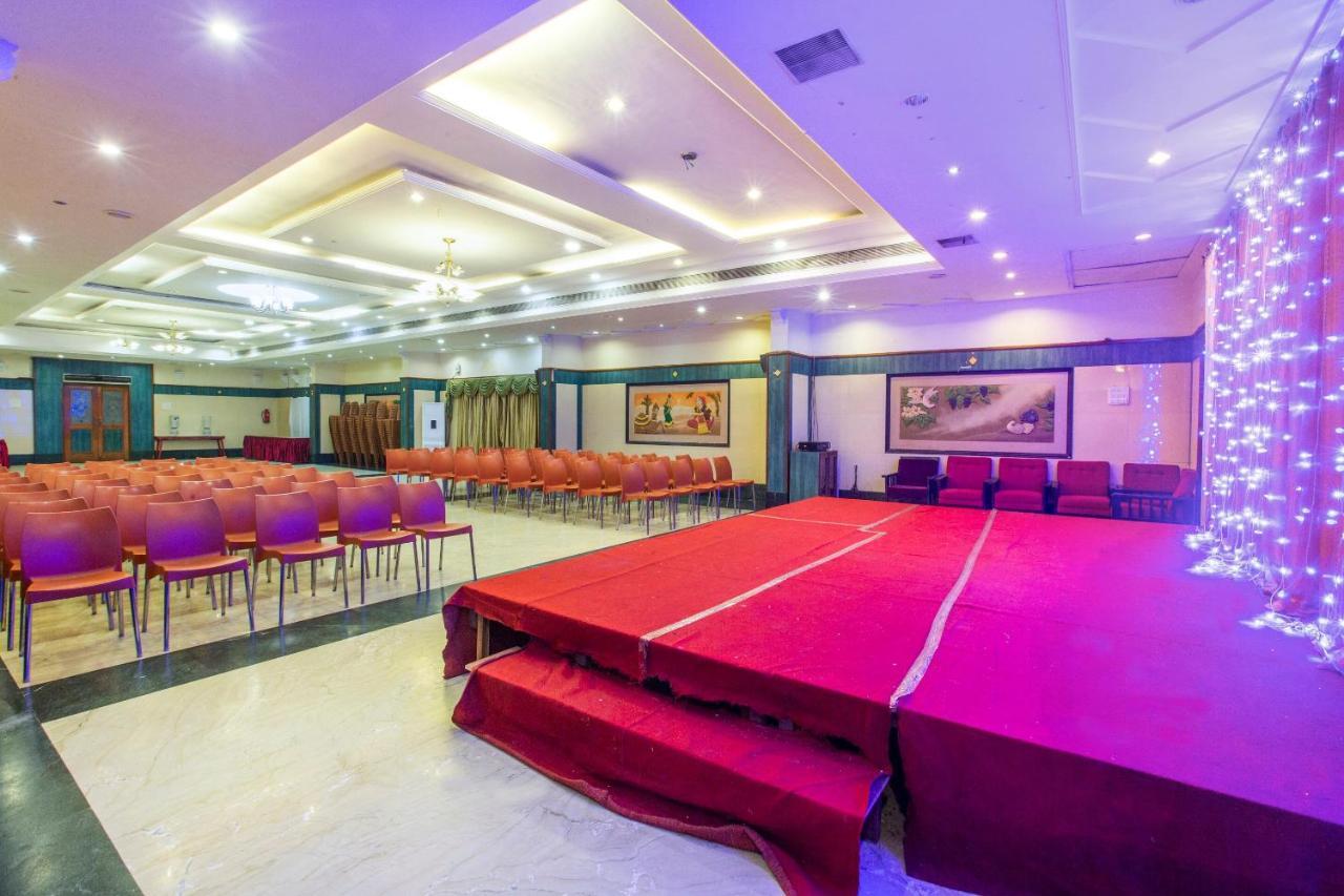 Capital O 69831 Hotel Mount Heera Madras Buitenkant foto