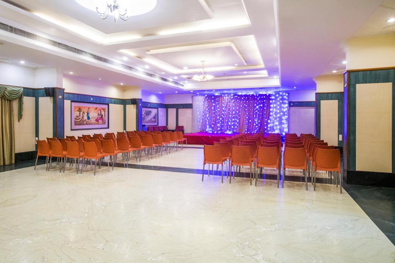 Capital O 69831 Hotel Mount Heera Madras Buitenkant foto